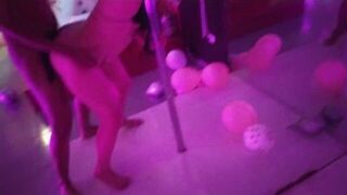 Стриптизершу трахнули в жопу в VIP-комнате порно